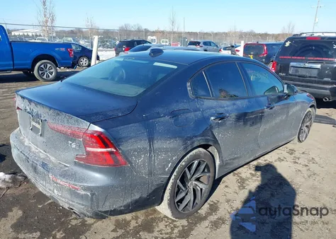 2019 Volvo S60 T6 Momentum z USA, uszkodzony, nr VIN 7JRA22TK3KG003722